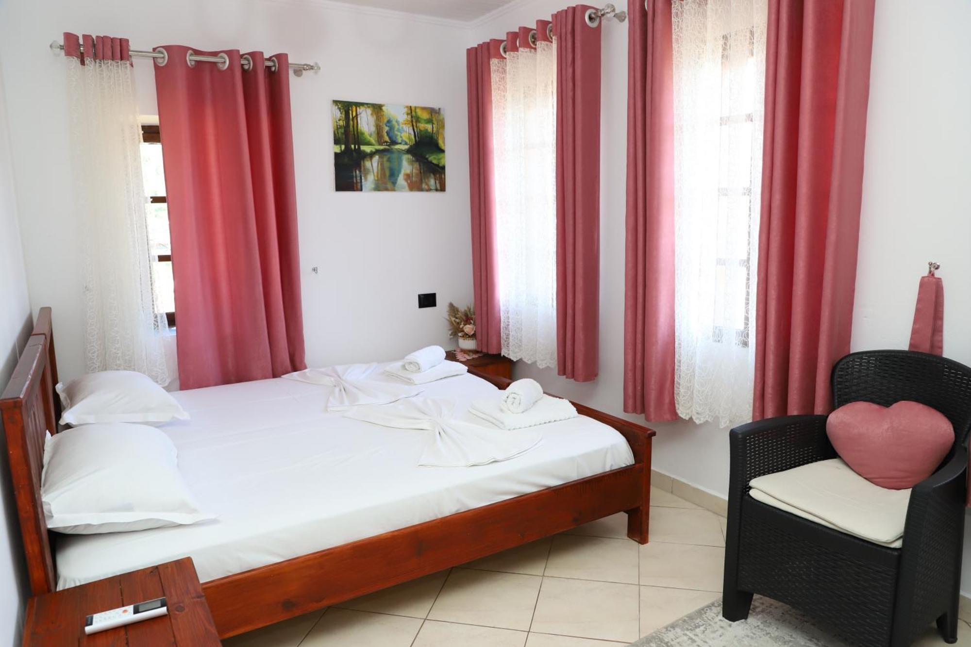 Guest House Lion Берат Экстерьер фото