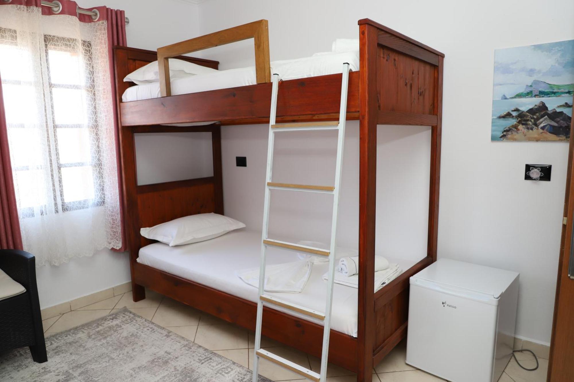Guest House Lion Берат Экстерьер фото