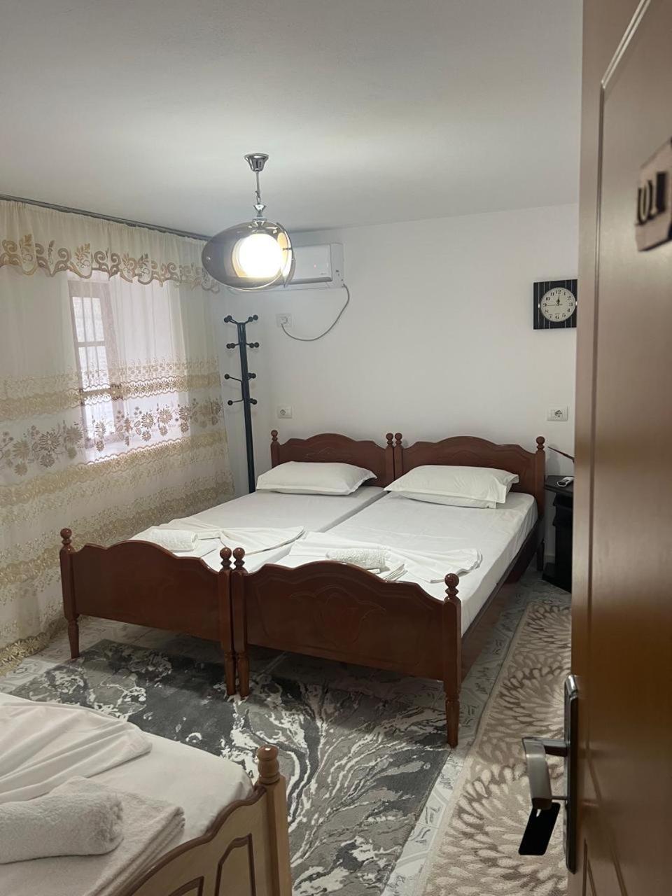 Guest House Lion Берат Экстерьер фото