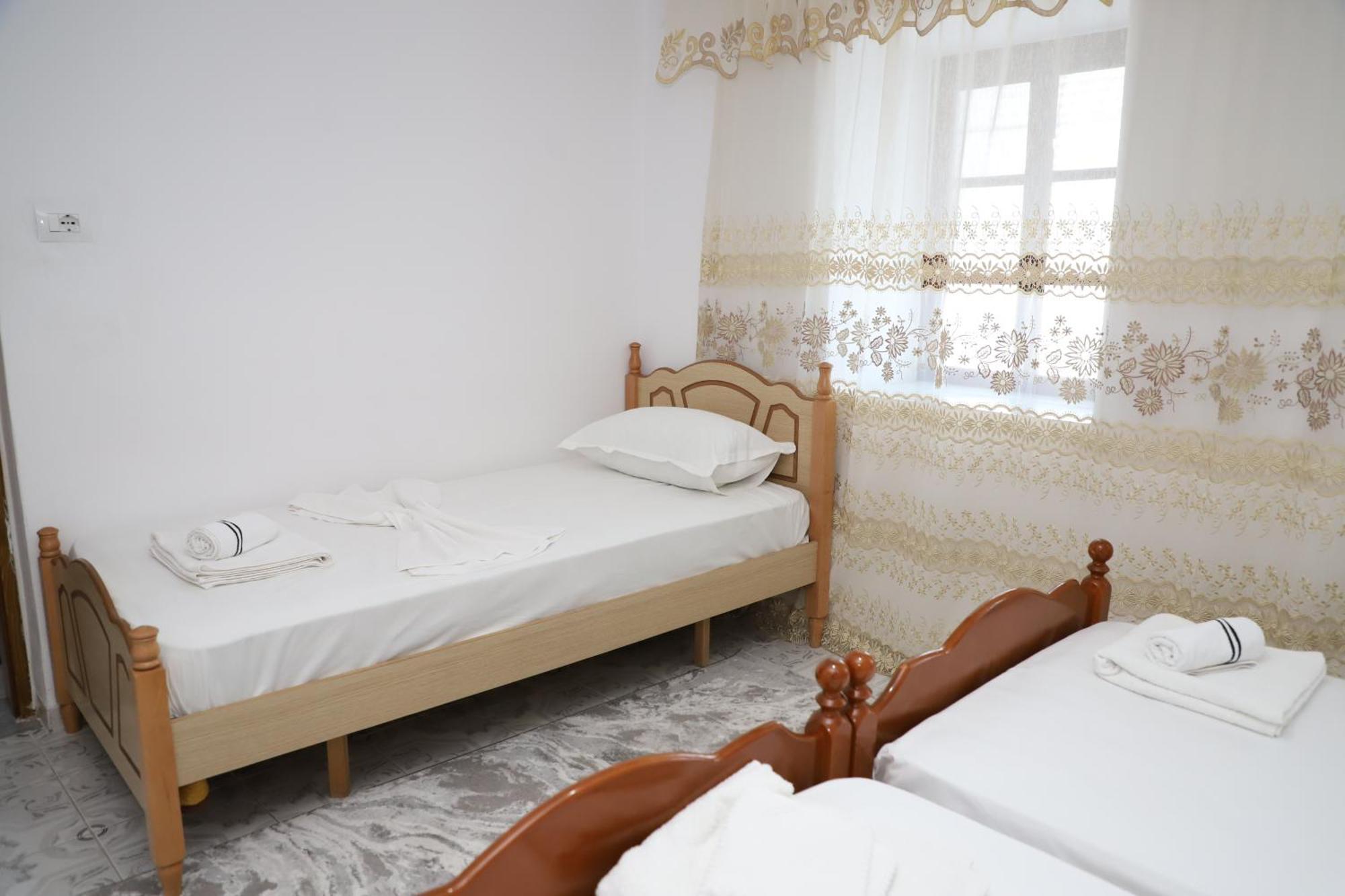 Guest House Lion Берат Экстерьер фото